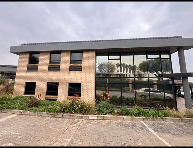 149M² OFFICE TO LET IN SUNNYROCK
